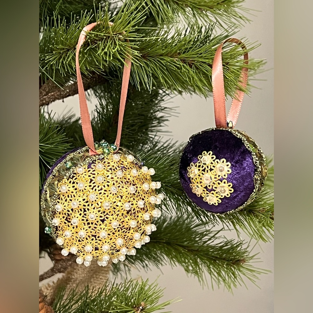 Set of 2 Handmade Vintage Style Push Pin Christmas Ball Ornaments Sequins Beads